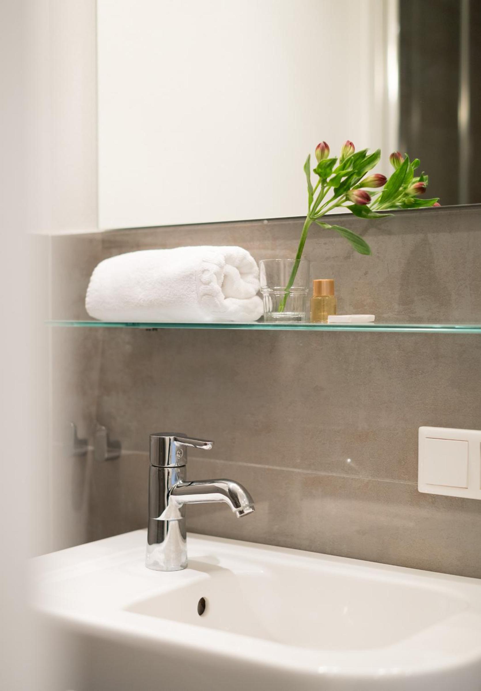 Фото 196539773402