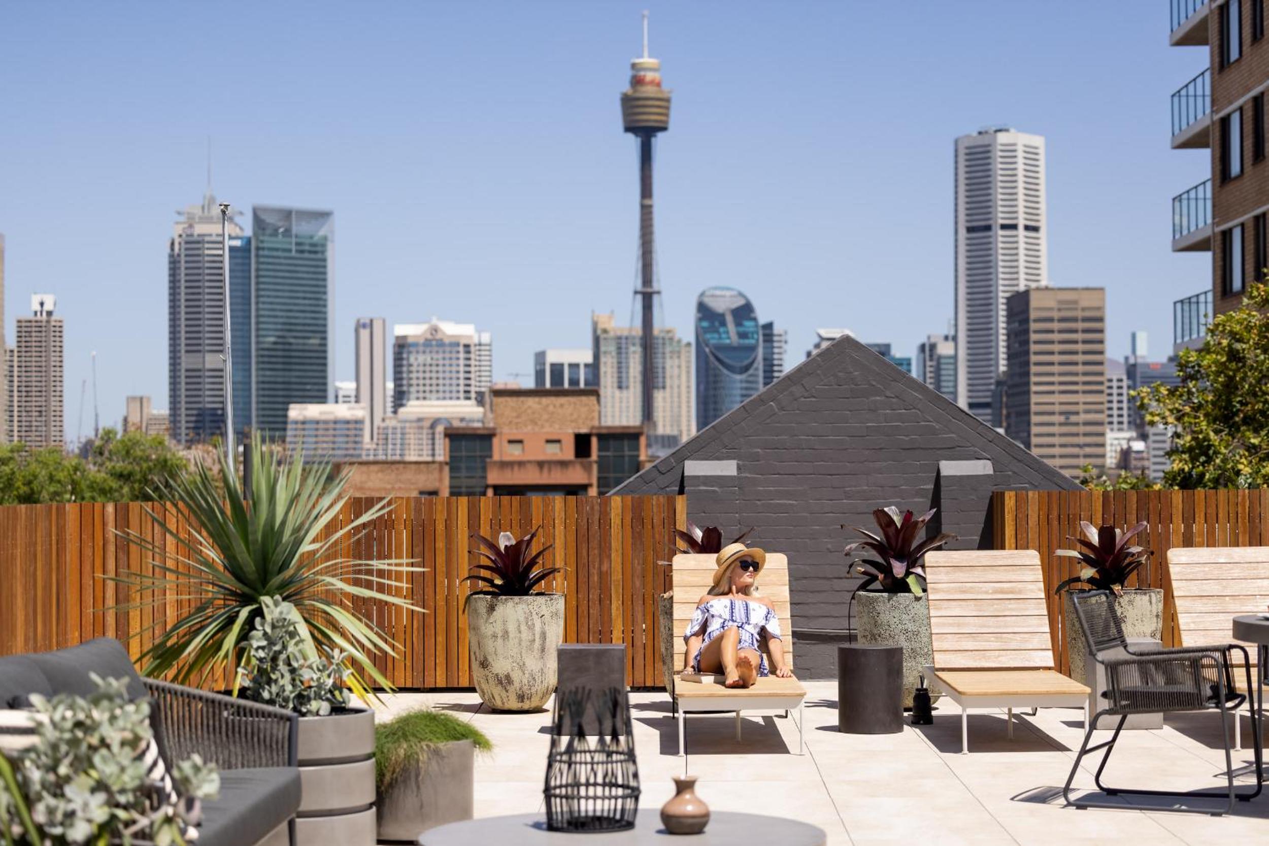 Фото Regents Court