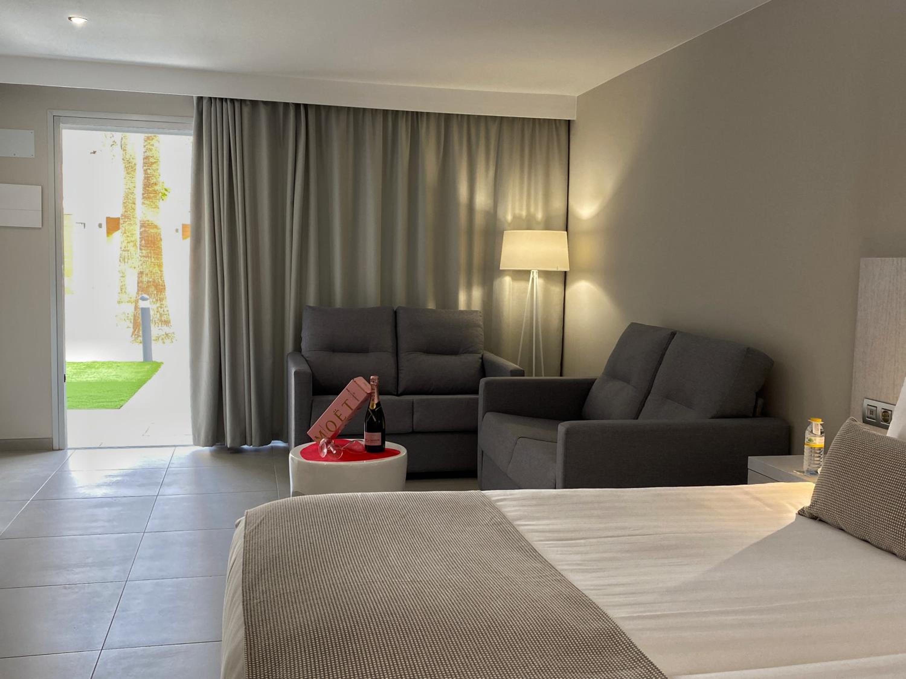 Фото Sanom Beach Resort - Adults Only 