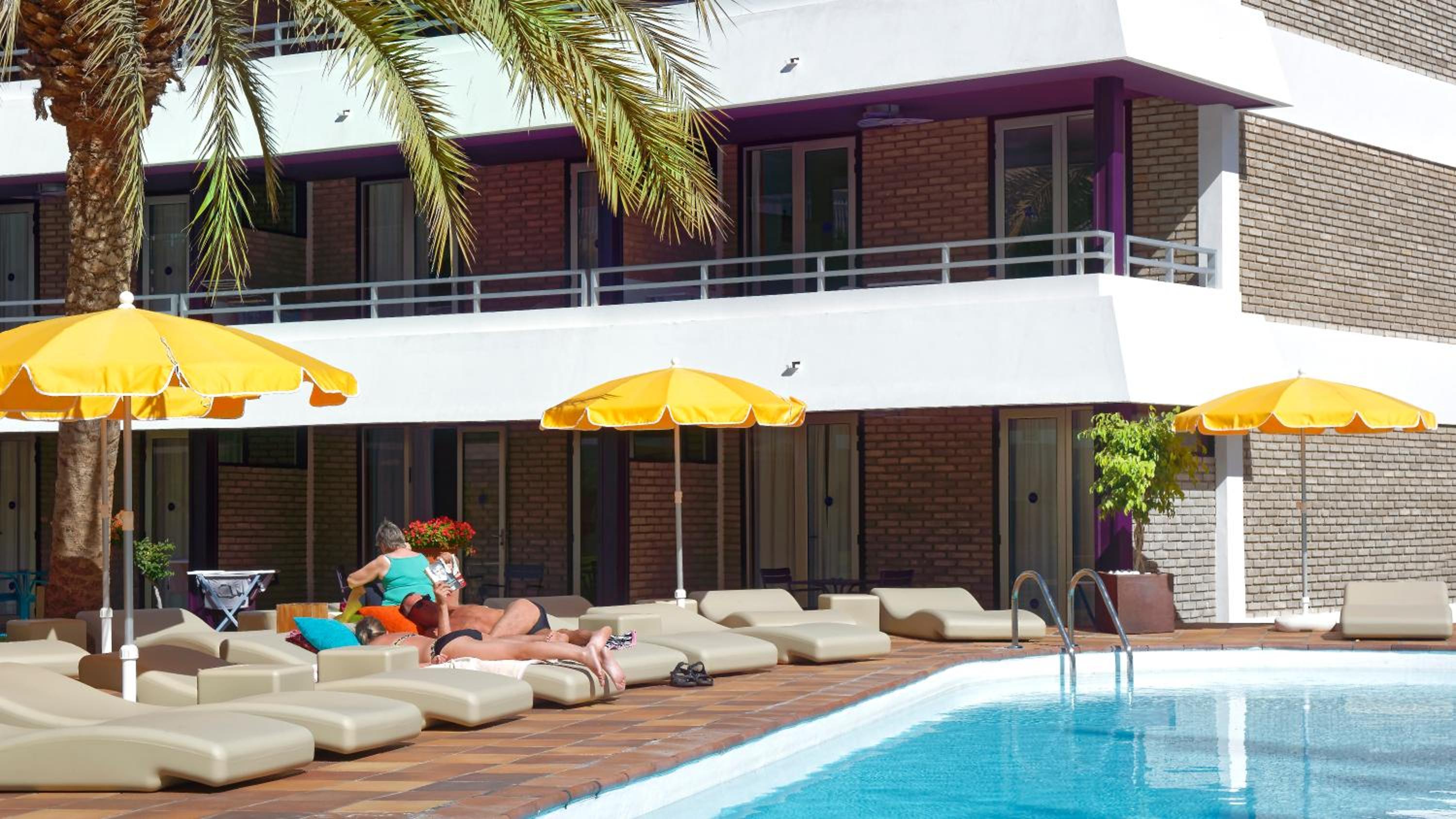 Фото Apartamentos Jacarandas