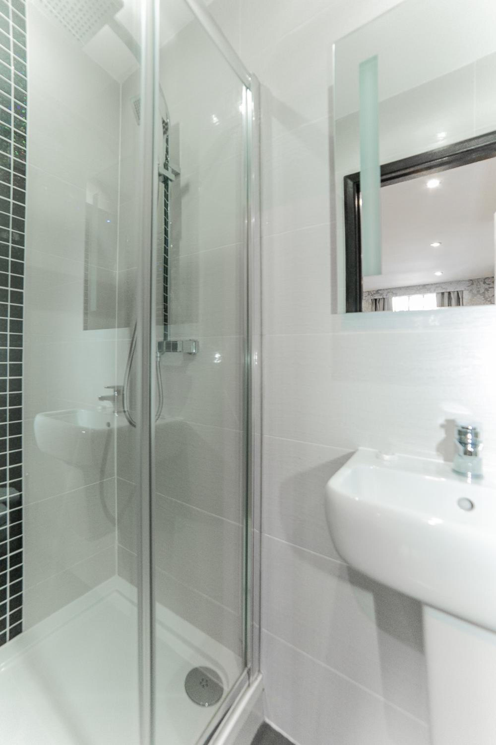 Фото Imperial Court Suites