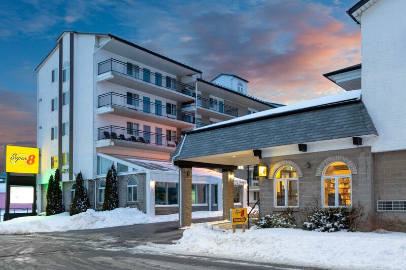 Гостиница Super 8 by Wyndham Niagara Falls by the Falls в Ниагара-Фолс