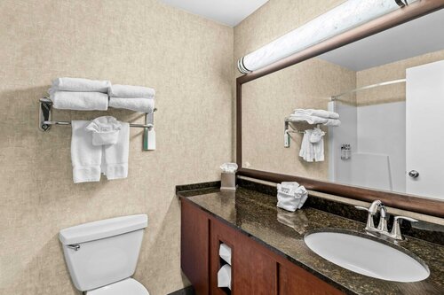 Гостиница Heartland Inn & Suites, SureStay Collection by Best Western в Нейшнел Сити