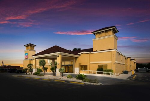 Гостиница SureStay Plus Hotel by Best Western San Antonio North в Сан-Антонио