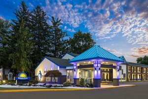 Гостиница Days Inn & Suites by Wyndham Albany