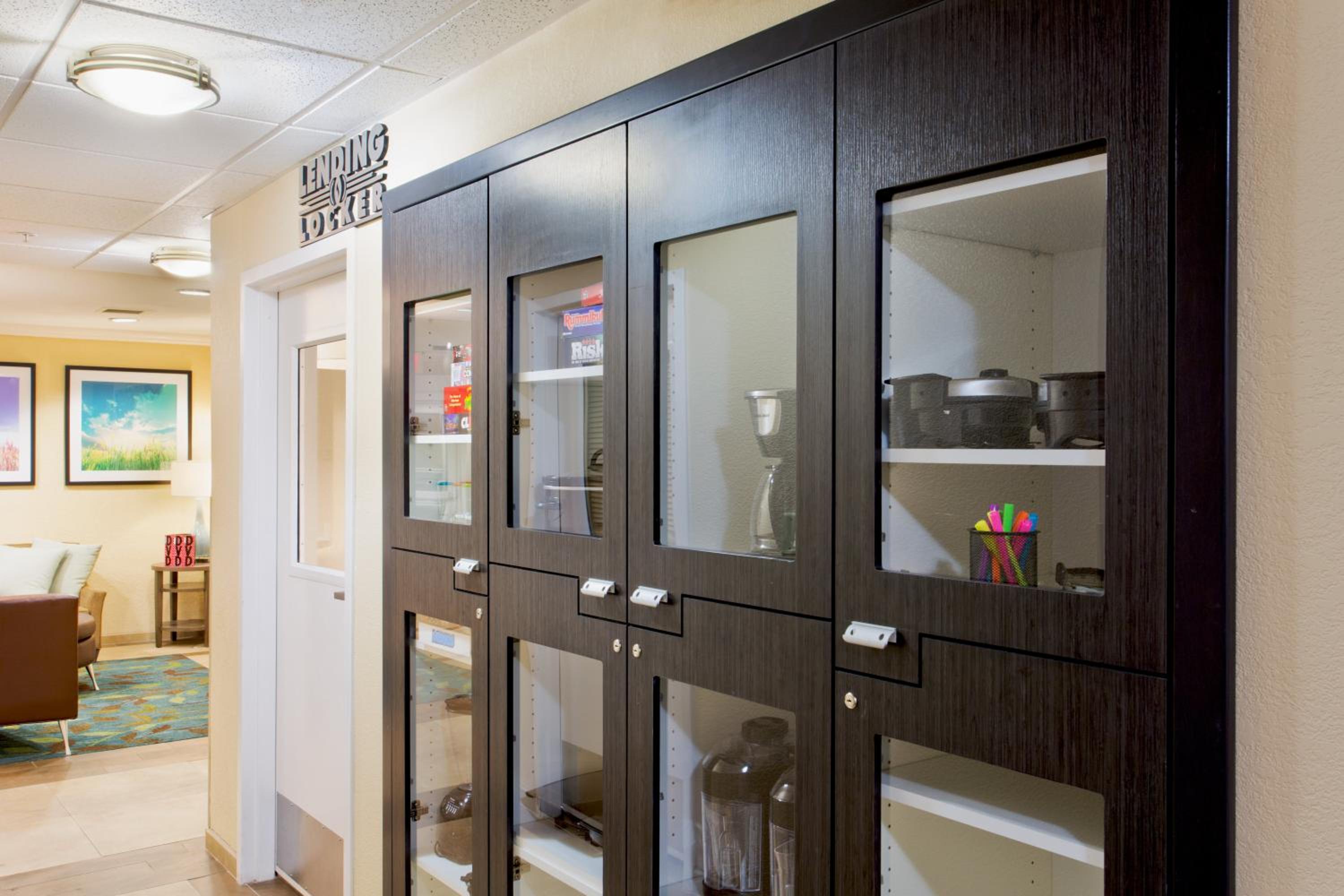 Фото Candlewood Suites Medford, an Ihg Hotel