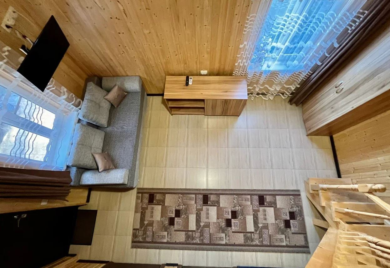 Фото У пруда от Травел Хотелс Антураж