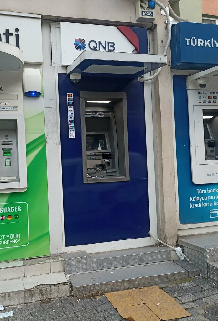 Банкомат QNB ATM, Стамбул, фото
