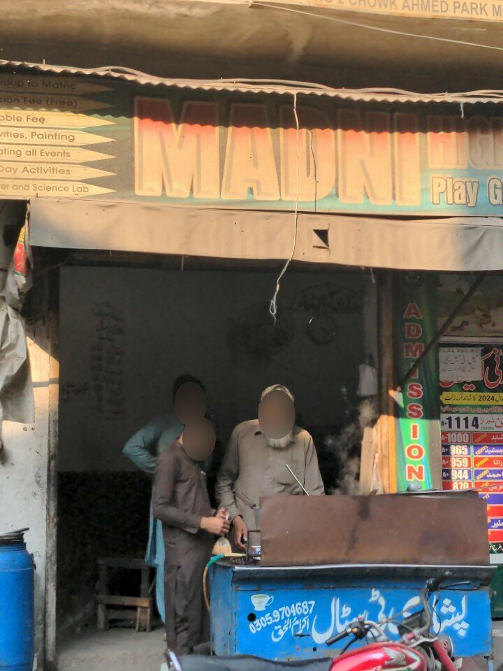 Tea to go Pashvari tee stal, Lahore, photo