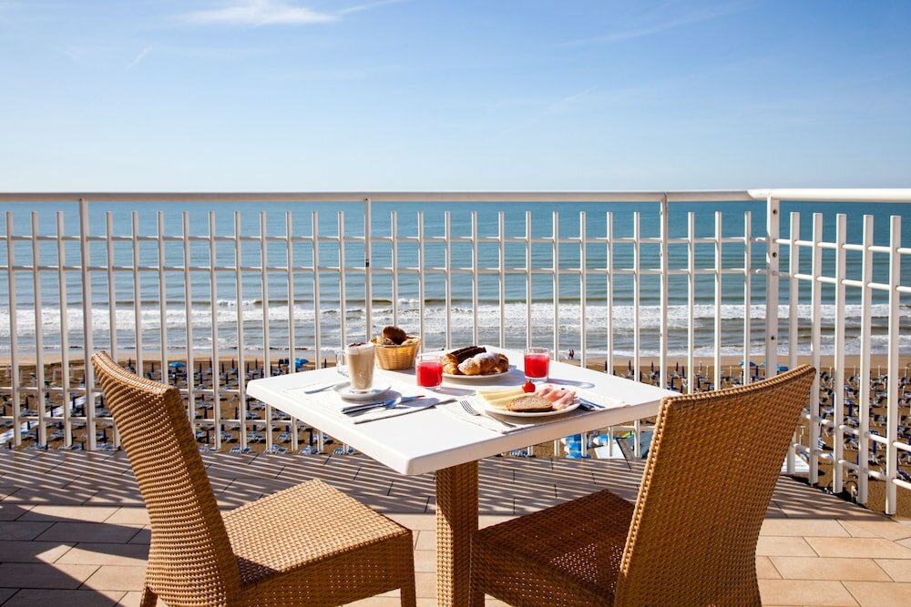 Фото Regent's Hotel