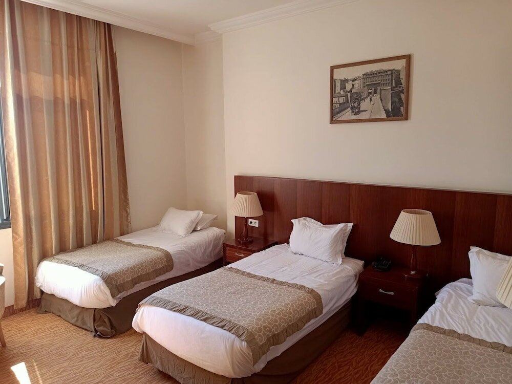 Фото Hocine Hotel Constantine