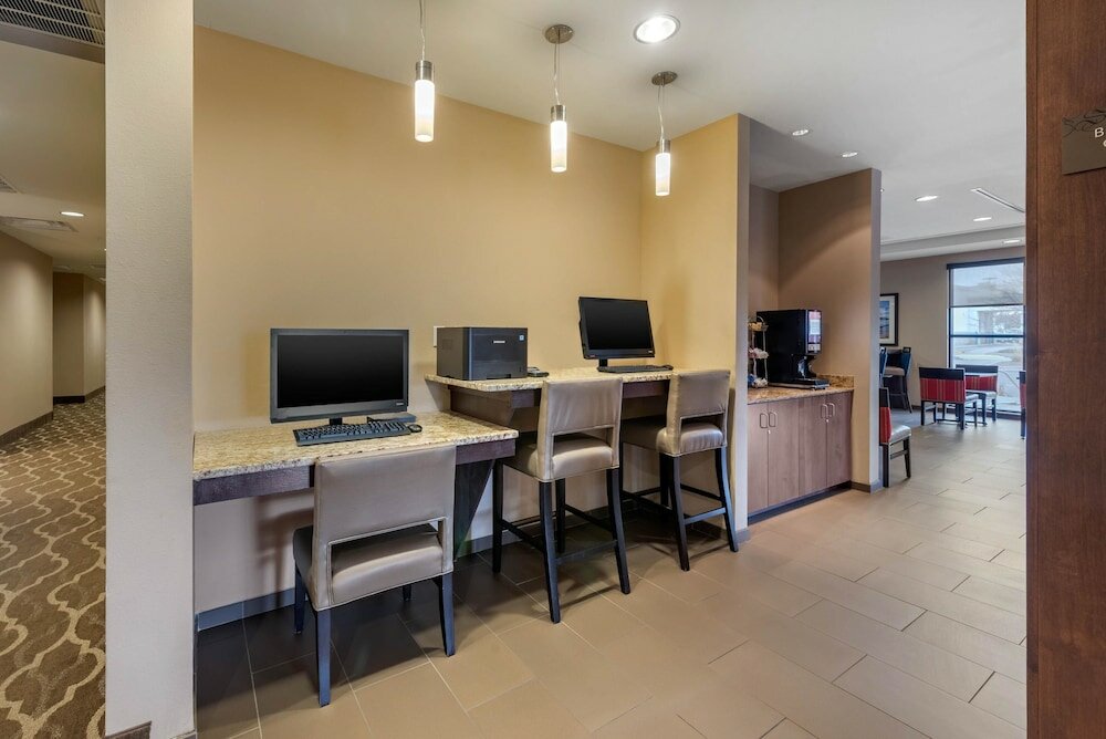 Фото Comfort Suites Denver near Anschutz Medical Campus