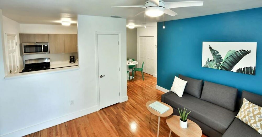 Фото Broadway Suites Downtown by RocketSTAY