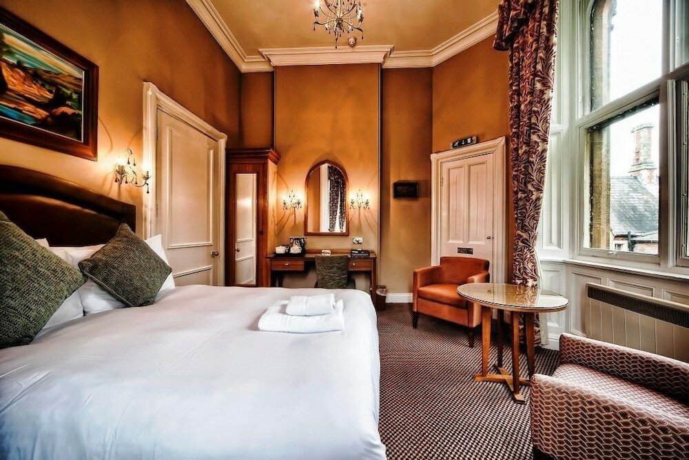 Фото Brownsover Hall Hotel