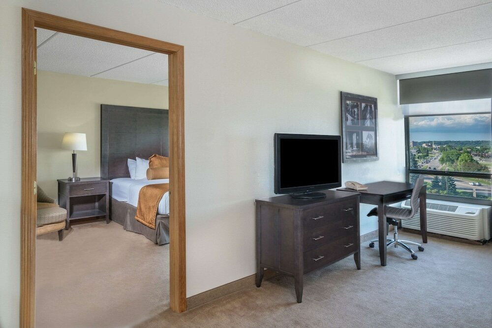 Фото Ramada by Wyndham Rochester Mayo Clinic Area