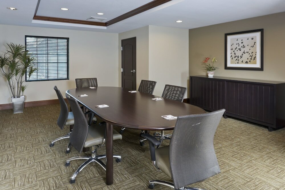 Фото Staybridge Suites Montgomeryville, an Ihg Hotel