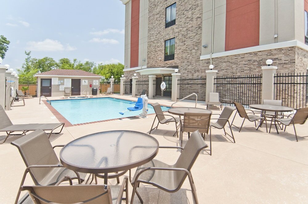 Фото Holiday Inn Express & Suites San Antonio Se by At&t Center, an Ihg Hotel