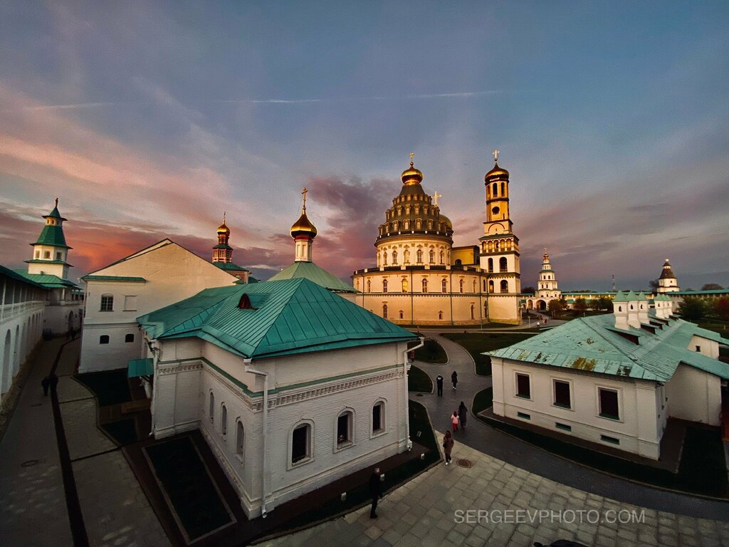 Orthodox church Tserkov Trekh Svyatiteley Velikikh V Voskresenskom Novoiyerusalimskom monastyre, Istra, photo