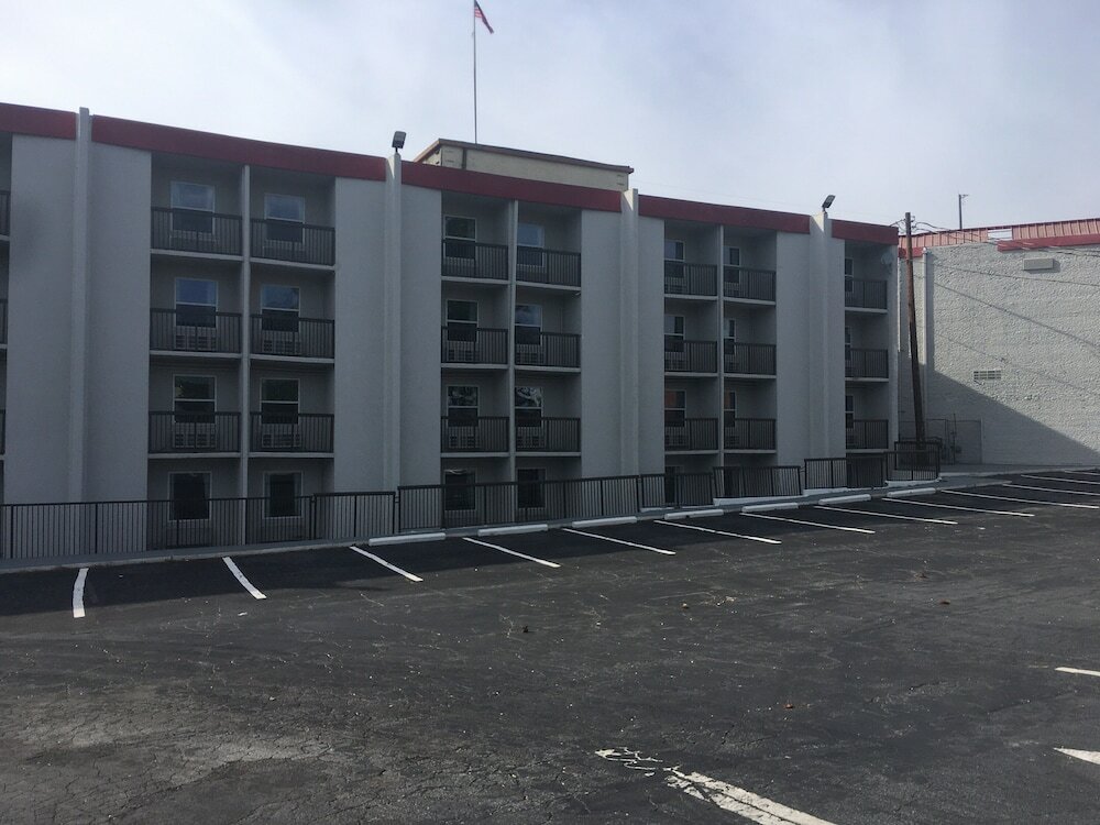 Фото Peachtree Inn & suites