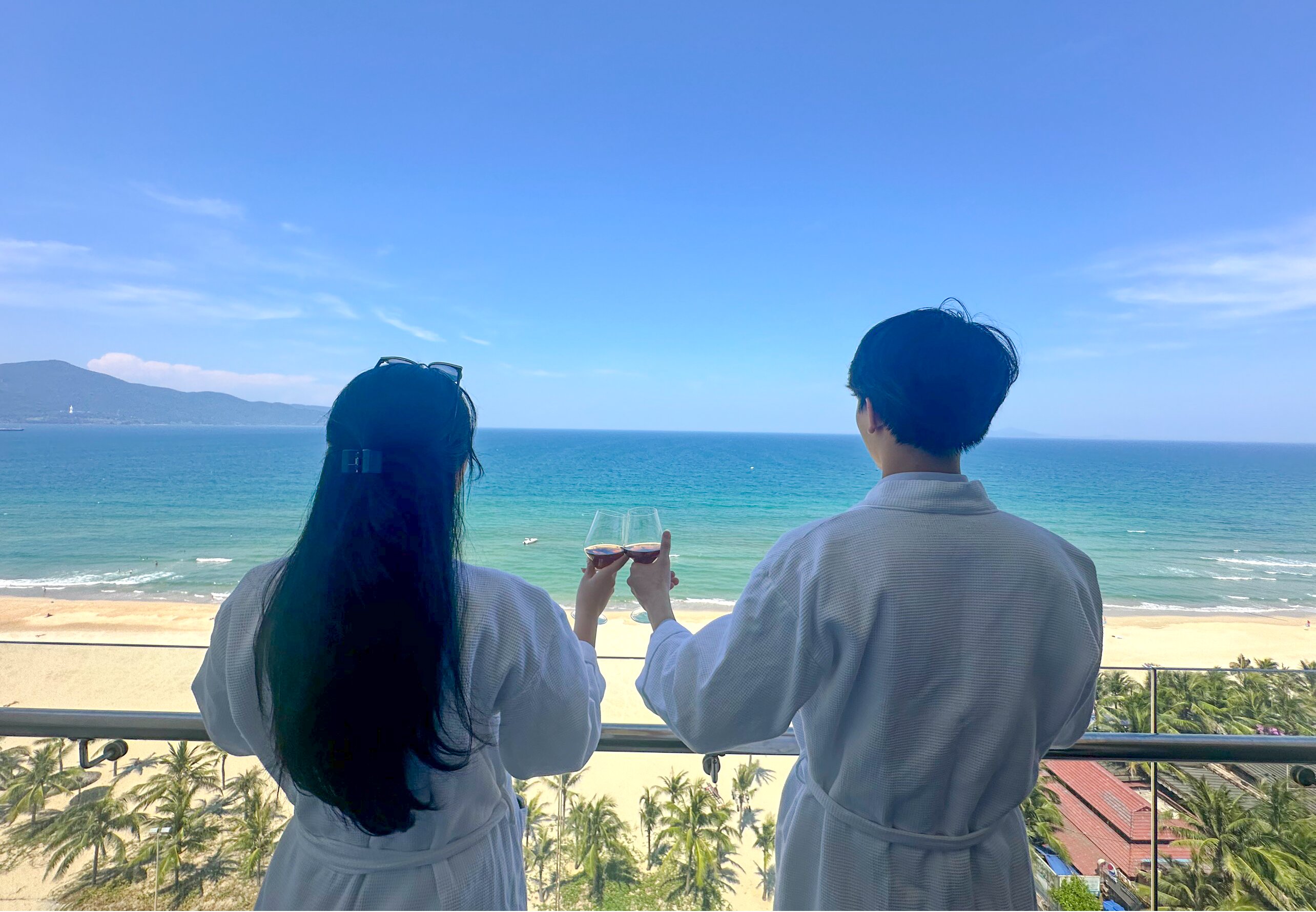 Фото Yarra Ocean Suites Danang