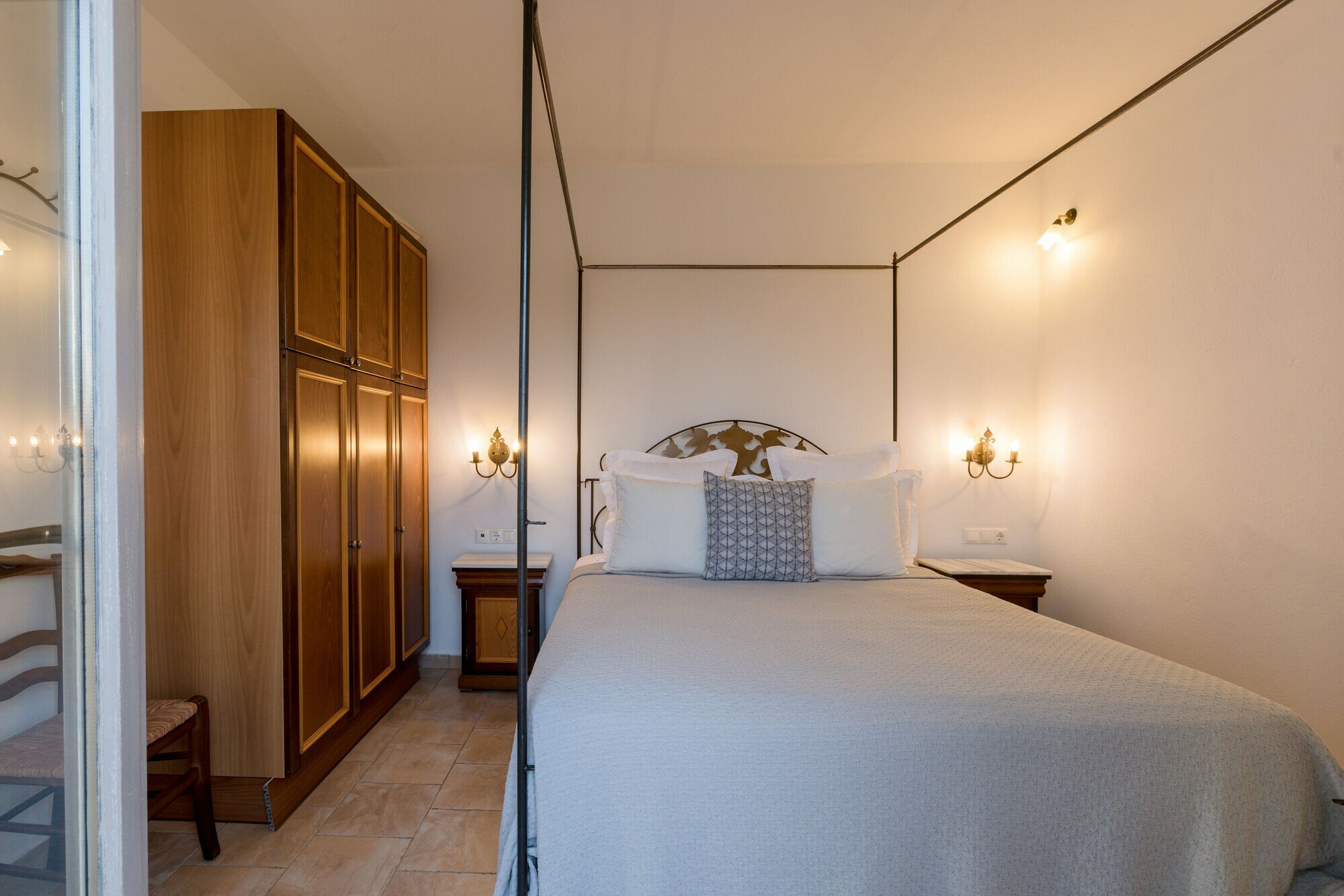 Фото Athina Studios & Suites