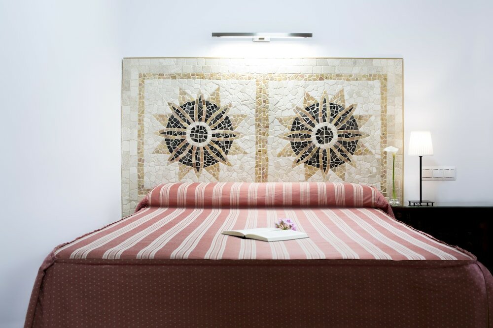 Фото Hostal Alhambra