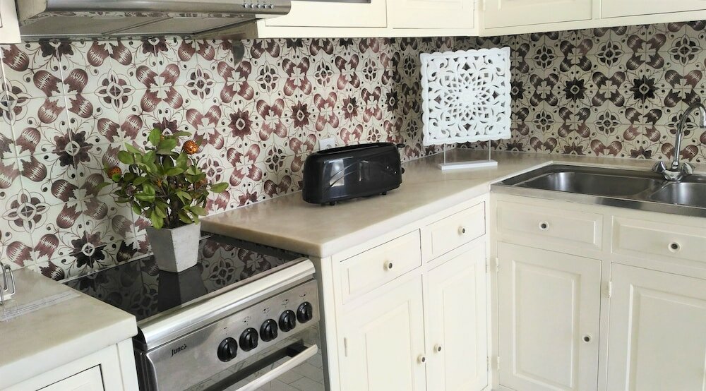 Фото Suites Inn Lagos