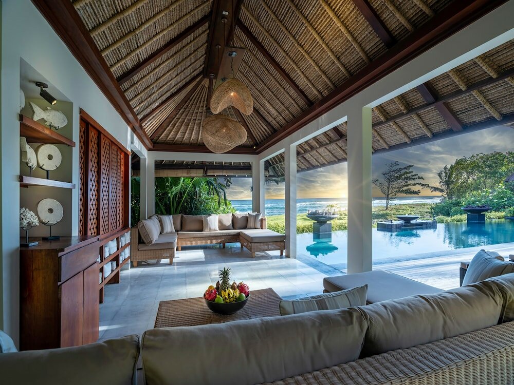 Фото Seseh Beach Villas