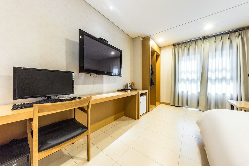 Фото F Hotel Yeongdeungpo