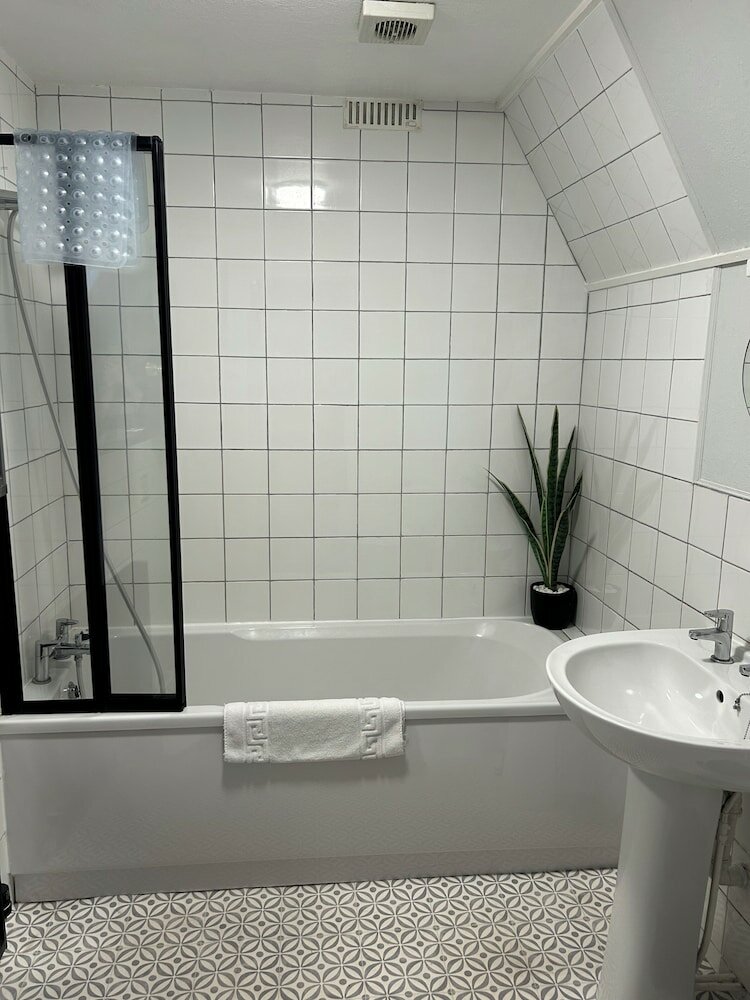 Фото The Russell