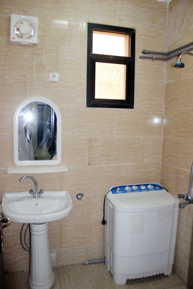 Фото Al Eairy Furnished Apartments Qassim 1