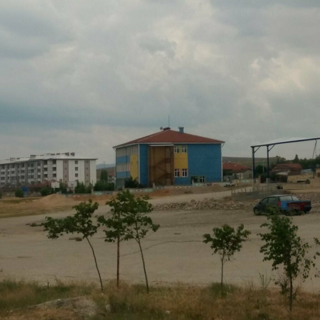 Primary school Gazlıgöl Primary School, Ihsaniye, photo