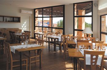 Фото Tamboho Hotel