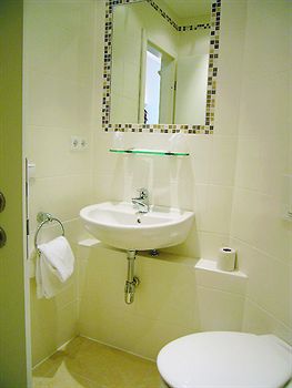 Фото Munich Inn Design Hotel