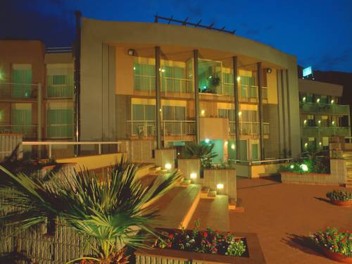 Фото отеля 1