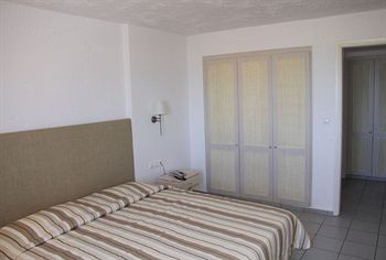 Фото Koutouloufari Village Holiday Club