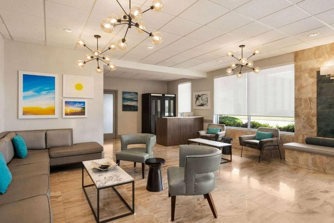 Фото Days Inn by Wyndham Miami Airport North