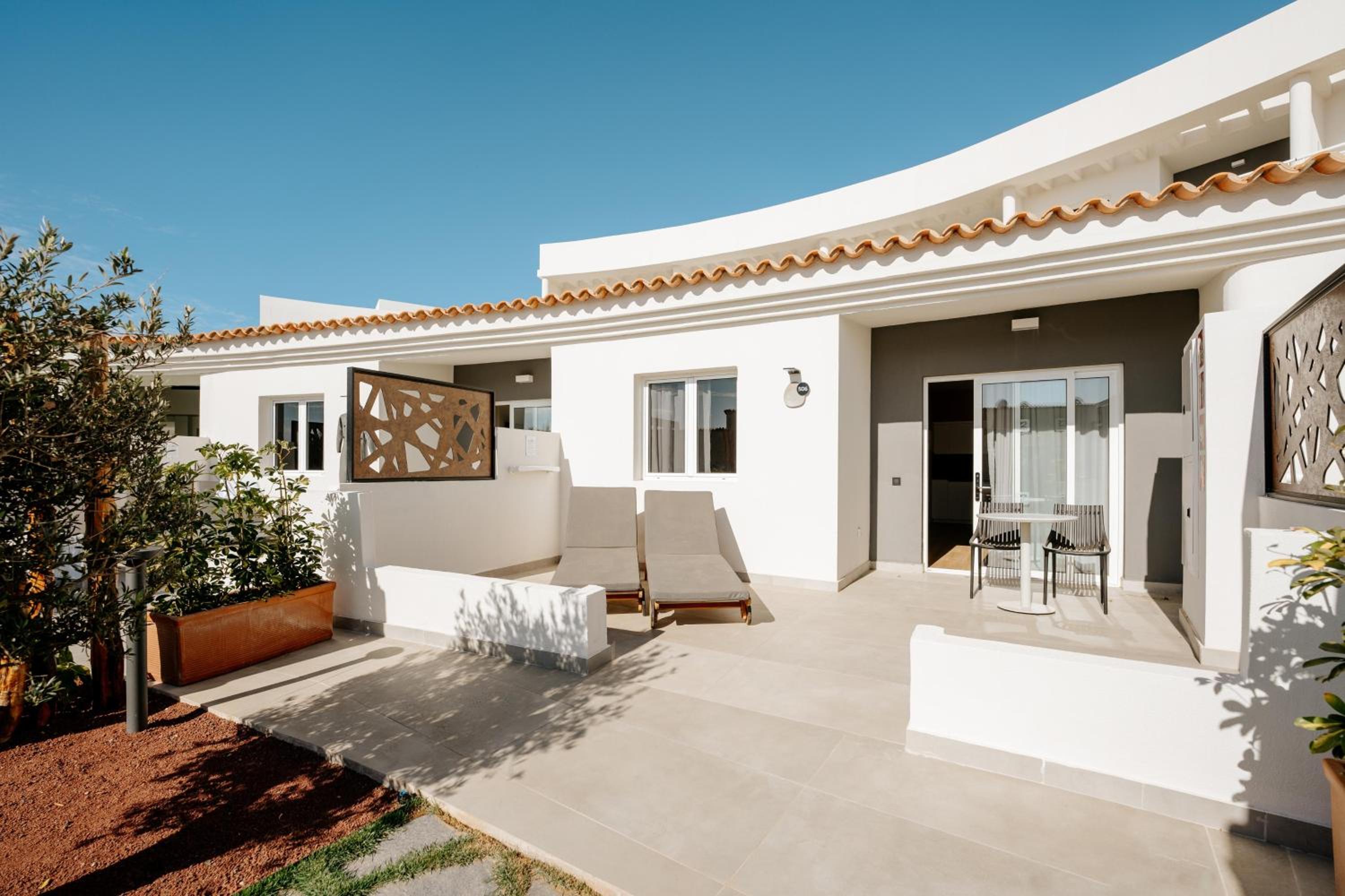 Фото R2 Higos Beach Apartments