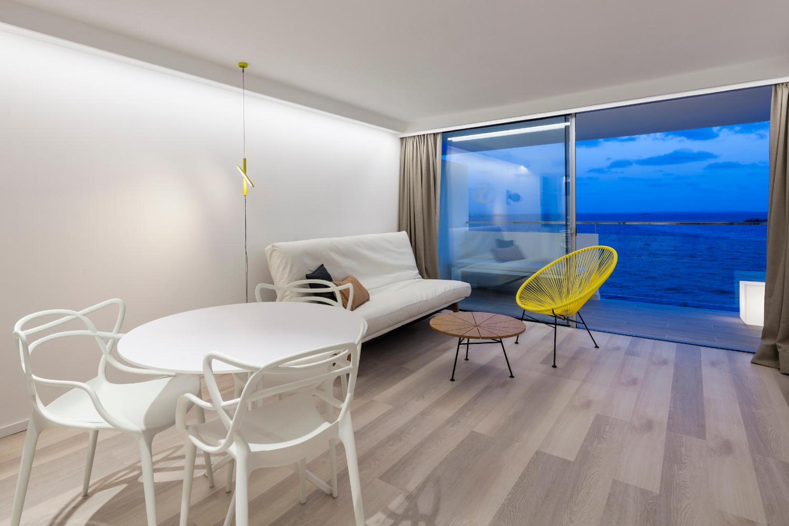 Фото Sud Ibiza Suites