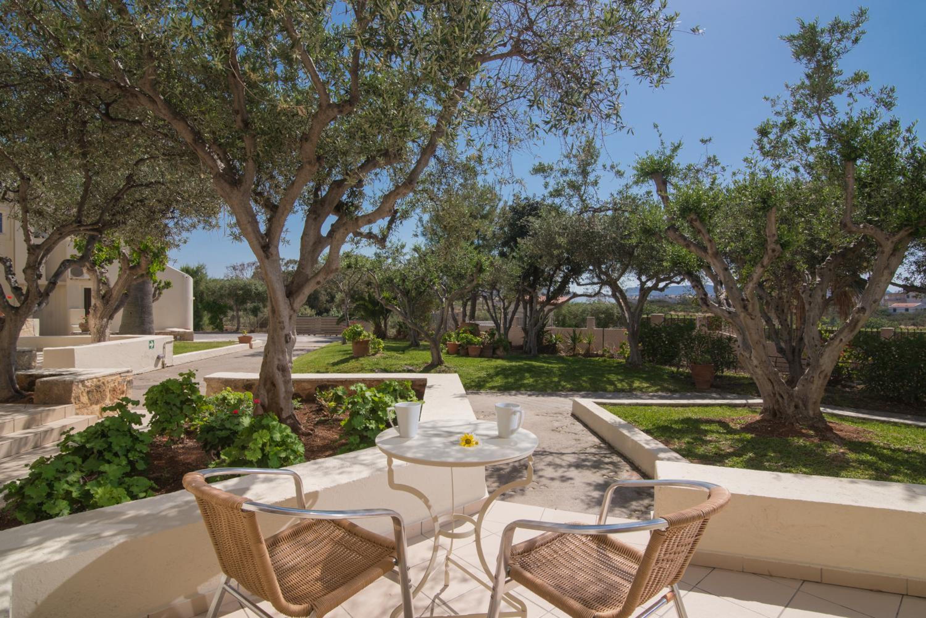 Фото Ourania Apartments