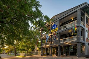 Гостиница The N1 Hotel & Campsite Victoria Falls