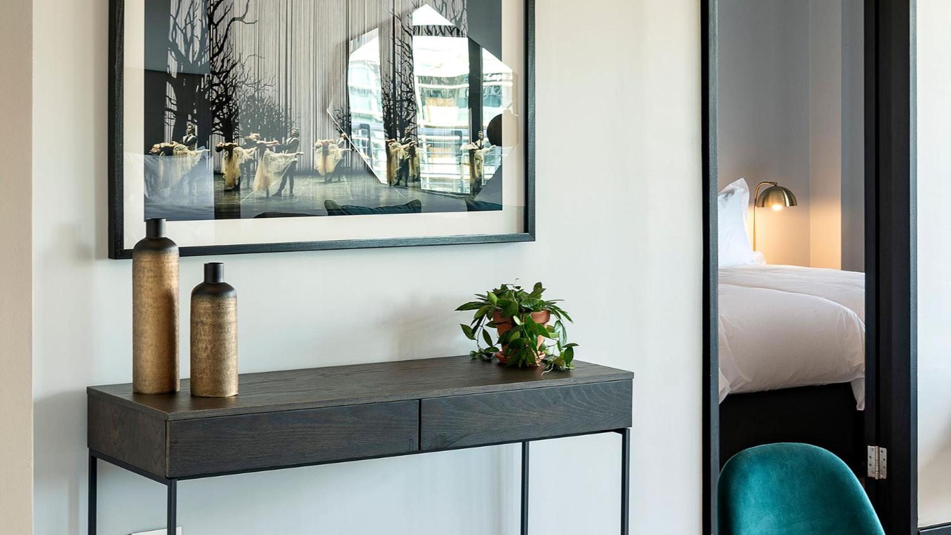 Фото The Onyx Apartment Hotel