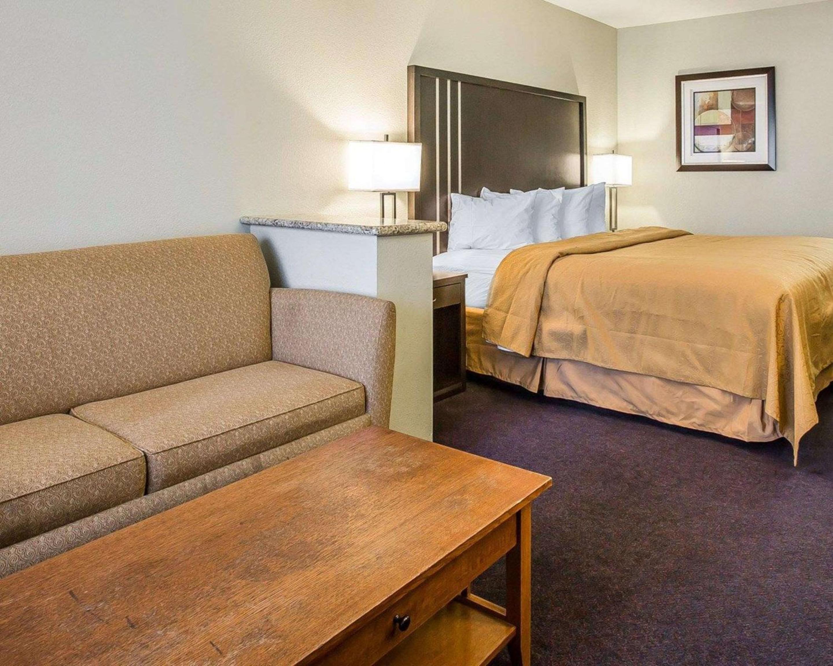 Фото Quality Inn & Suites Woodland - Sacramento Airport