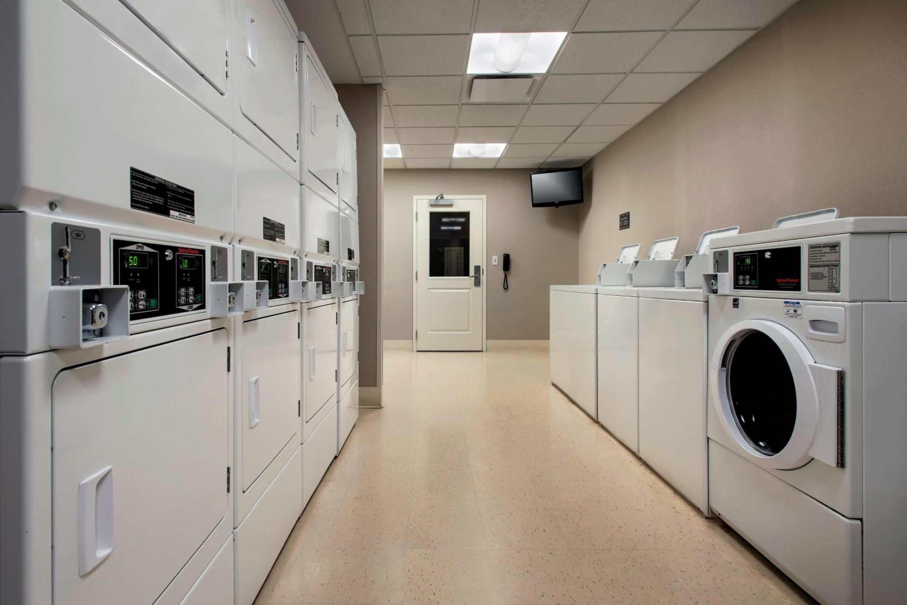 Фото Residence Inn Alexandria Old Town South at Carlyle