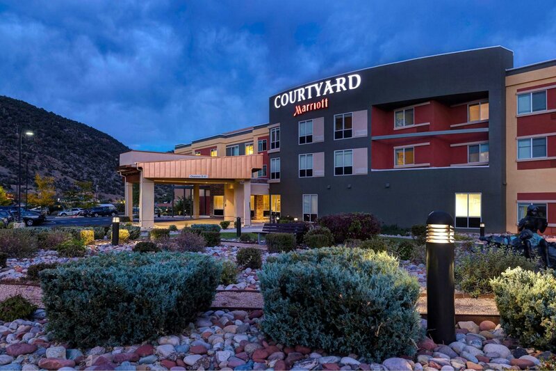 Гостиница Courtyard by Marriott Glenwood Springs