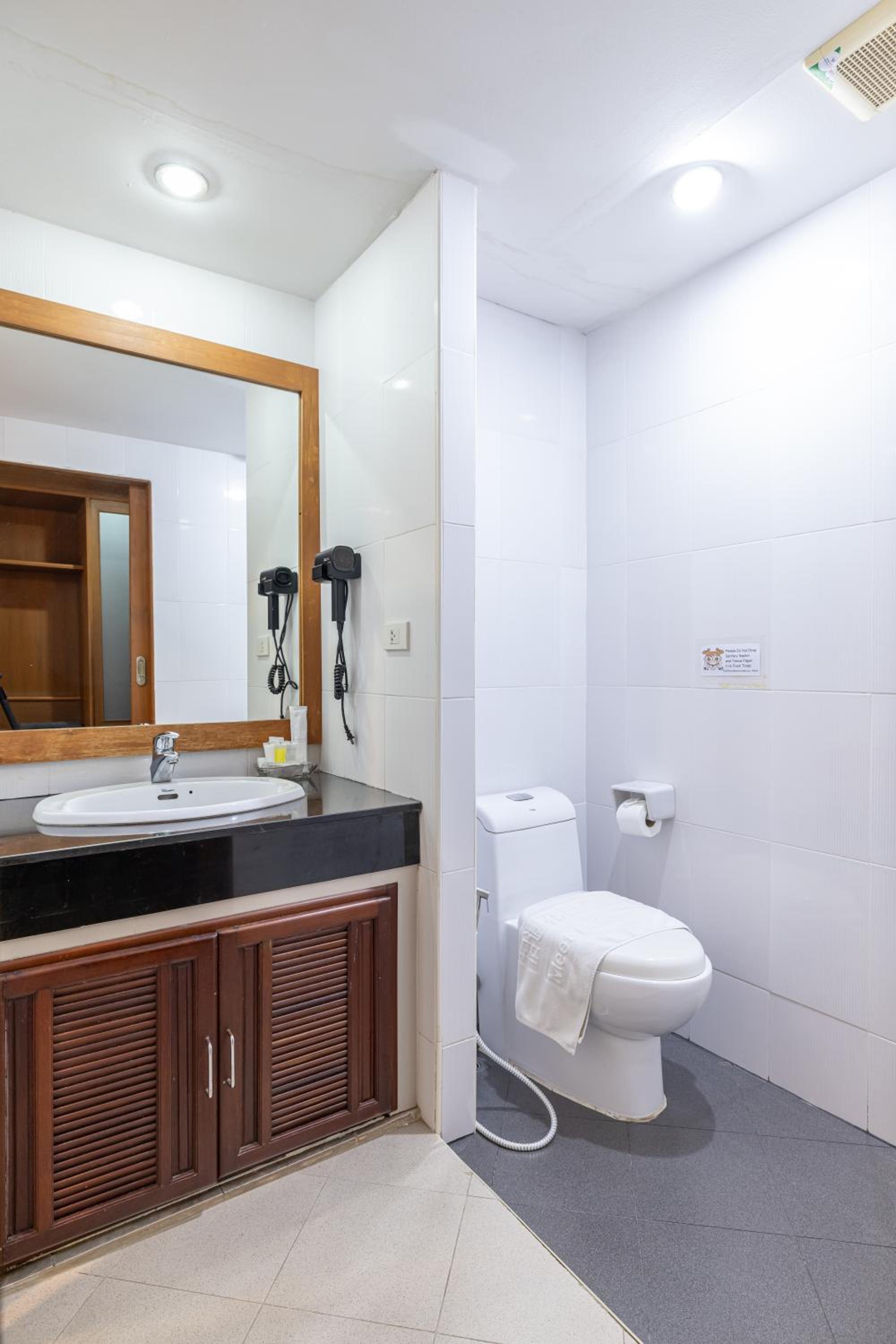 Фото Oyo 510 Thai Palace Resort