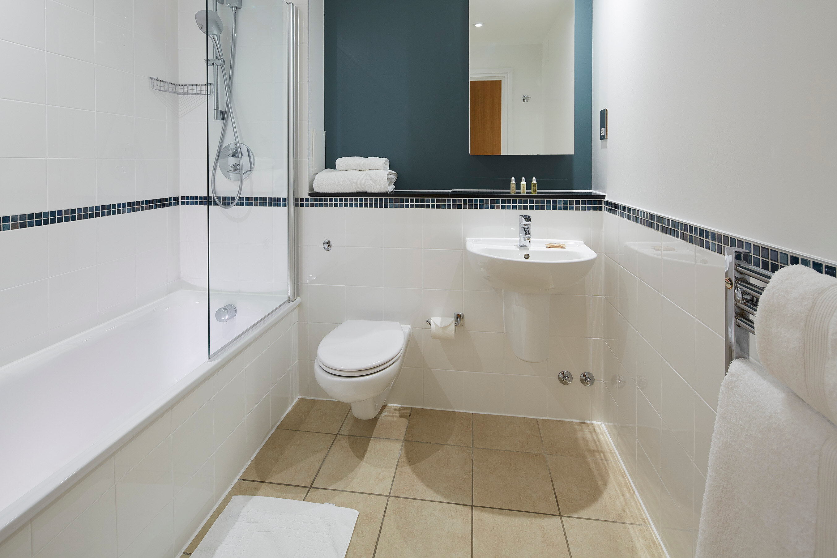 Фото Marlin Aldgate Tower Bridge