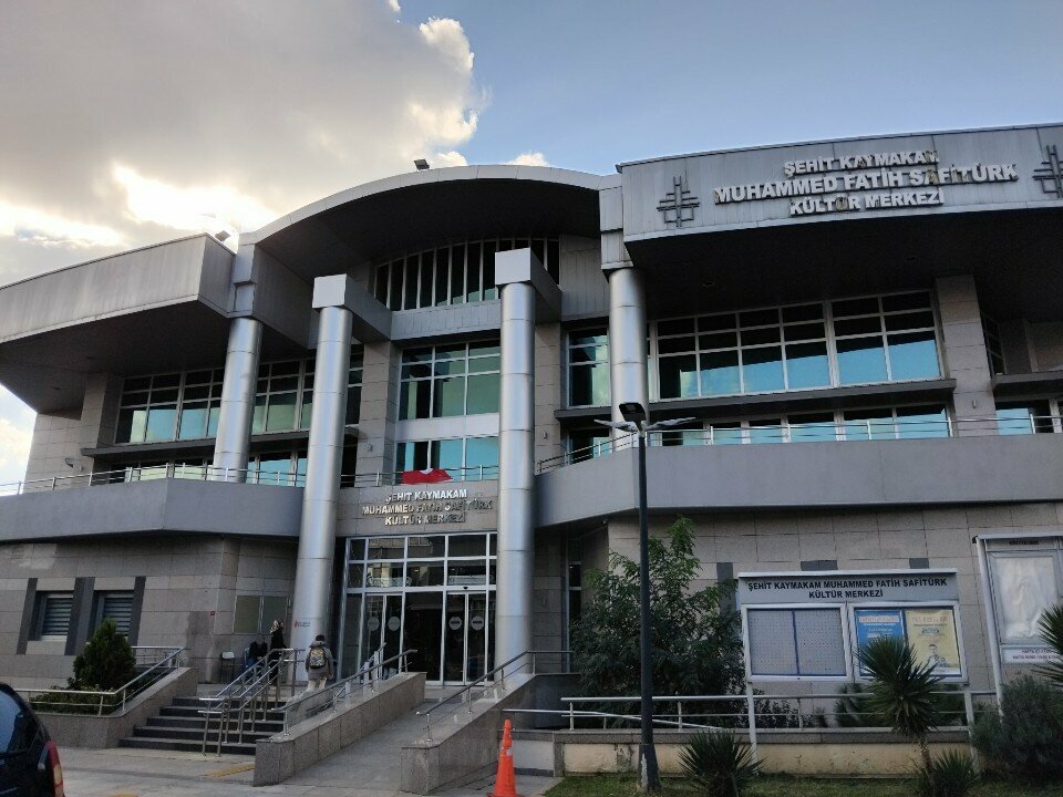 Centro cultural Sehit Kaymakam Muhammed Fatih Safiturk Kultur Merkezi, , foto