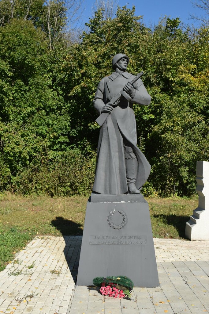 Памятник технике 57-мм противотанковая пушка ЗиС-2 образца 1941 года, Воронежская область, фото