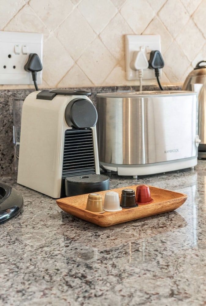 Фото Bantry Beach Luxury Suites